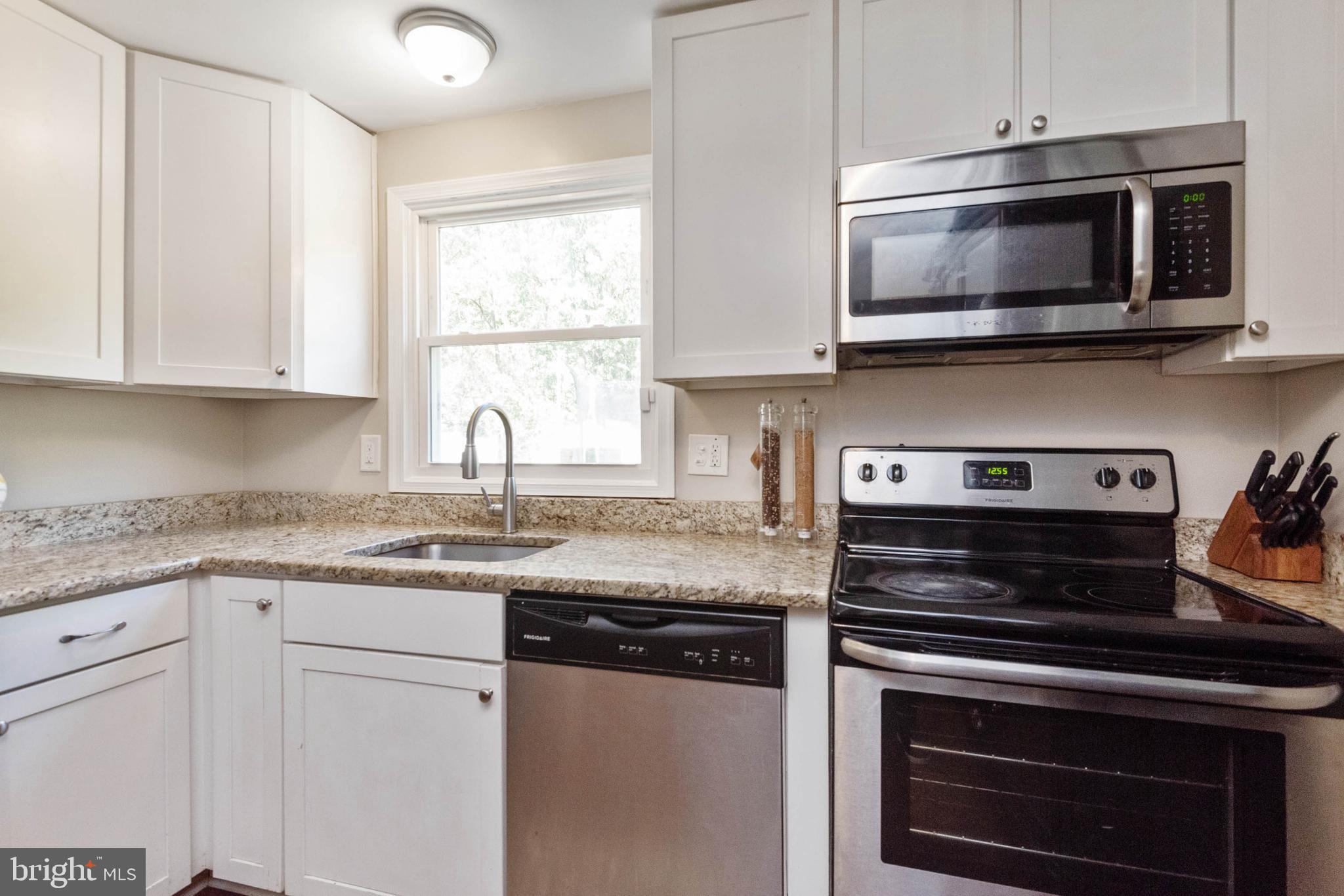 1333 Chapelview Drive Odenton, MD 21113 - Photo 12 of 27 Stainless steel appliances and granite counter top