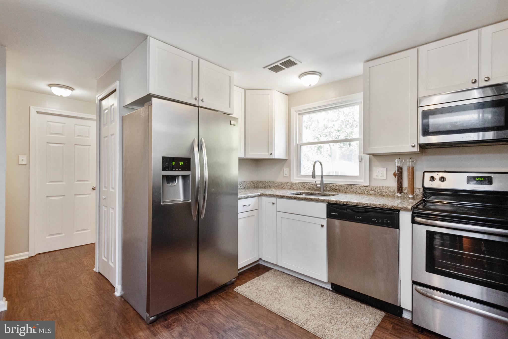 1333 Chapelview Drive Odenton, MD 21113 - Photo 4 of 27 White "shaker" kitchen cabinets w/ soft close draw