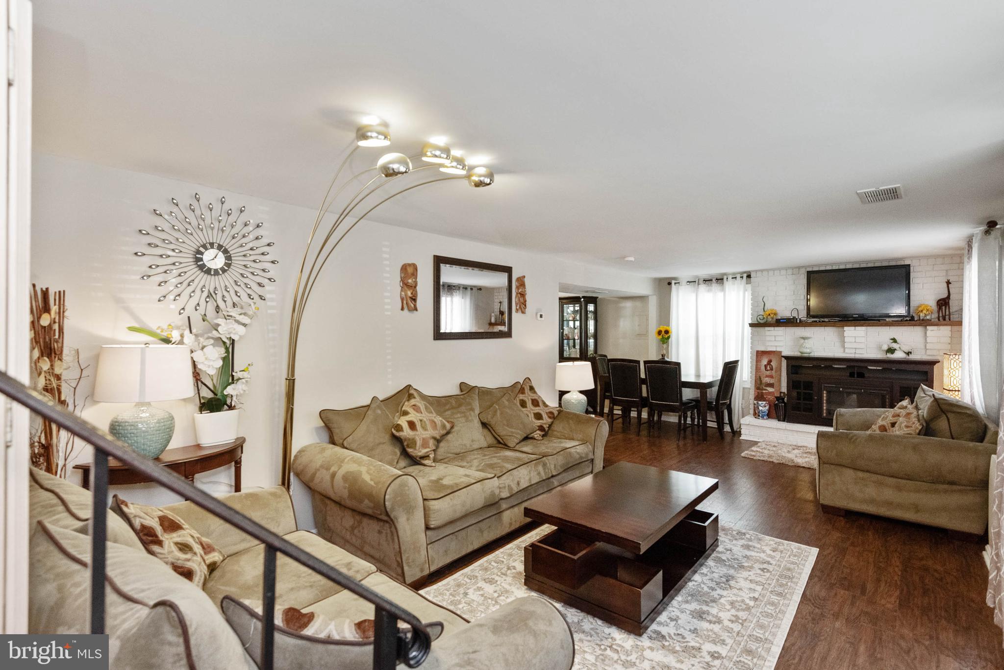 1333 Chapelview Drive Odenton, MD 21113 - Photo 5 of 27 View as you come in the front door to living room.