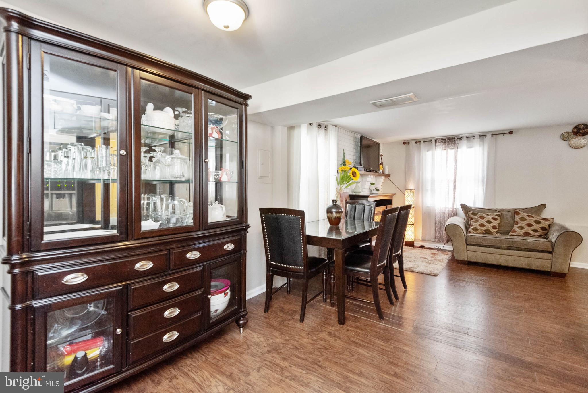 1333 Chapelview Drive Odenton, MD 21113 - Photo 9 of 27 Dining area off kitchen.