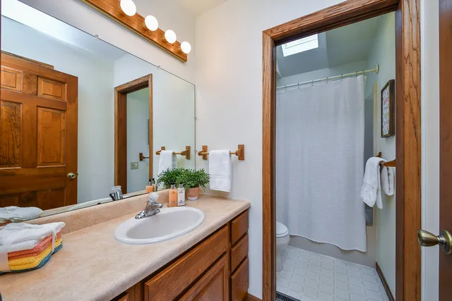 $575,000 | 38 Walnut Creek Lane, Oswego, IL 60543