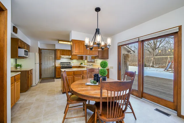 $575,000 | 38 Walnut Creek Lane, Oswego, IL 60543