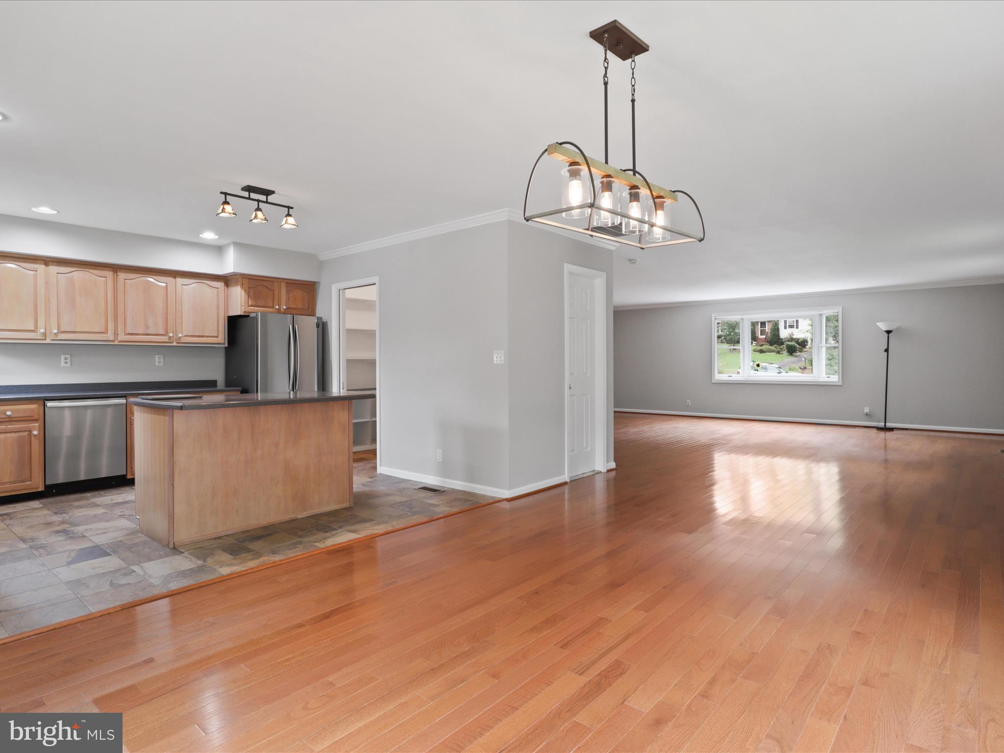 7533 Hollindale Court Alexandria, VA 22306 - Photo 14 of 78 Kitchen and casual dining area