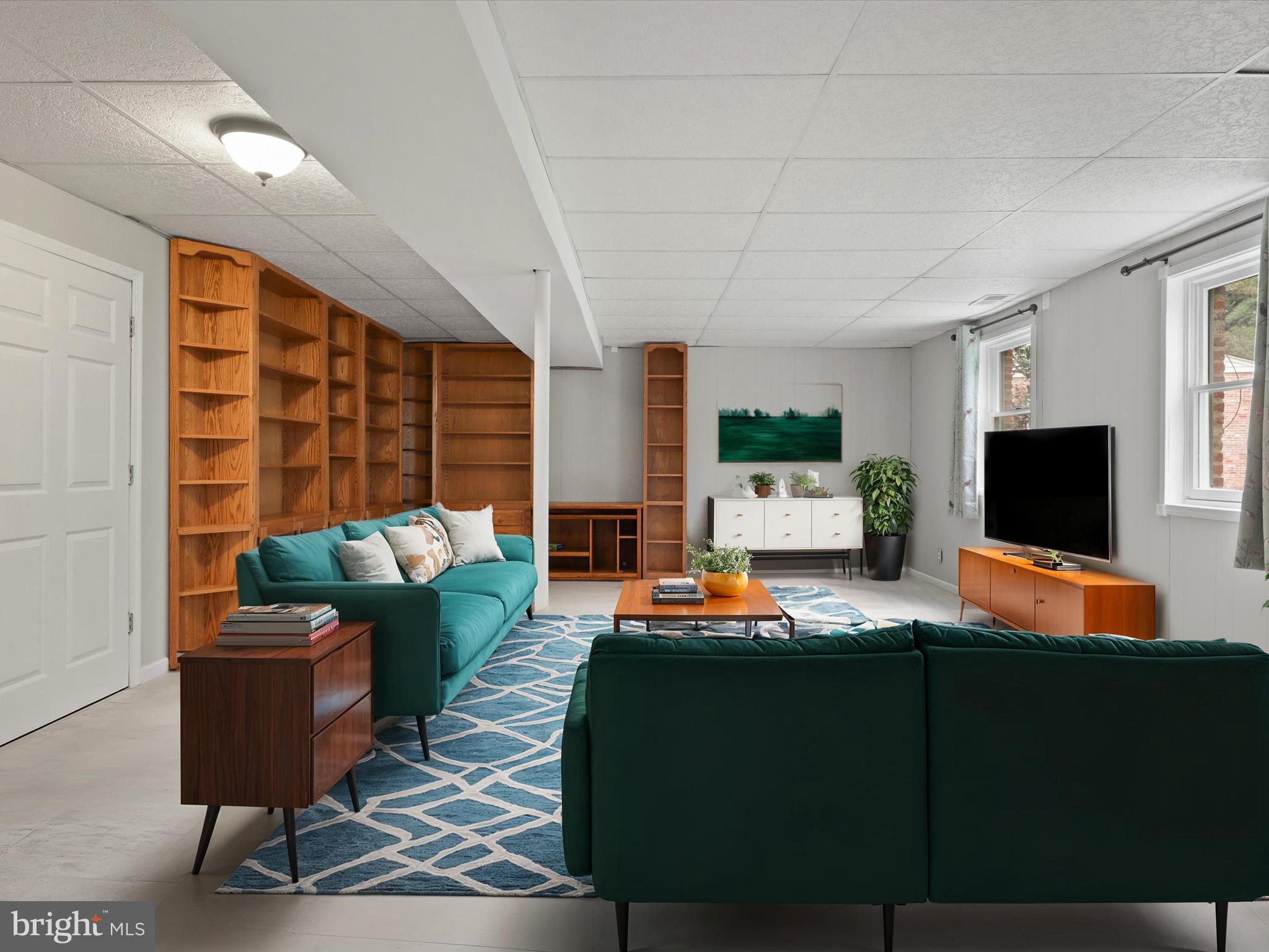 7533 Hollindale Court Alexandria, VA 22306 - Photo 4 of 78 a bedroom with furniture and a flat screen tv