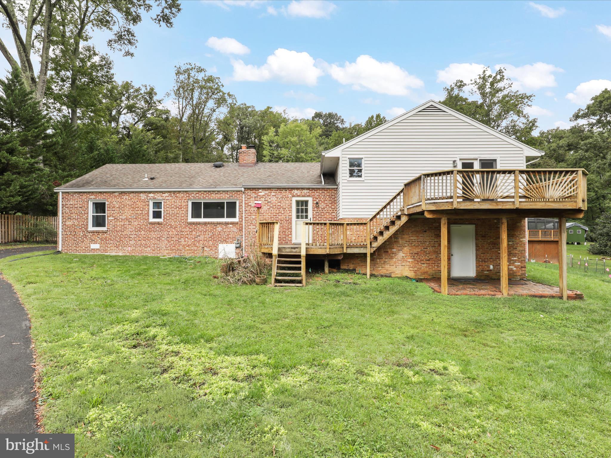 7533 Hollindale Court Alexandria, VA 22306 - Photo 59 of 78 a view of a yard in front of house