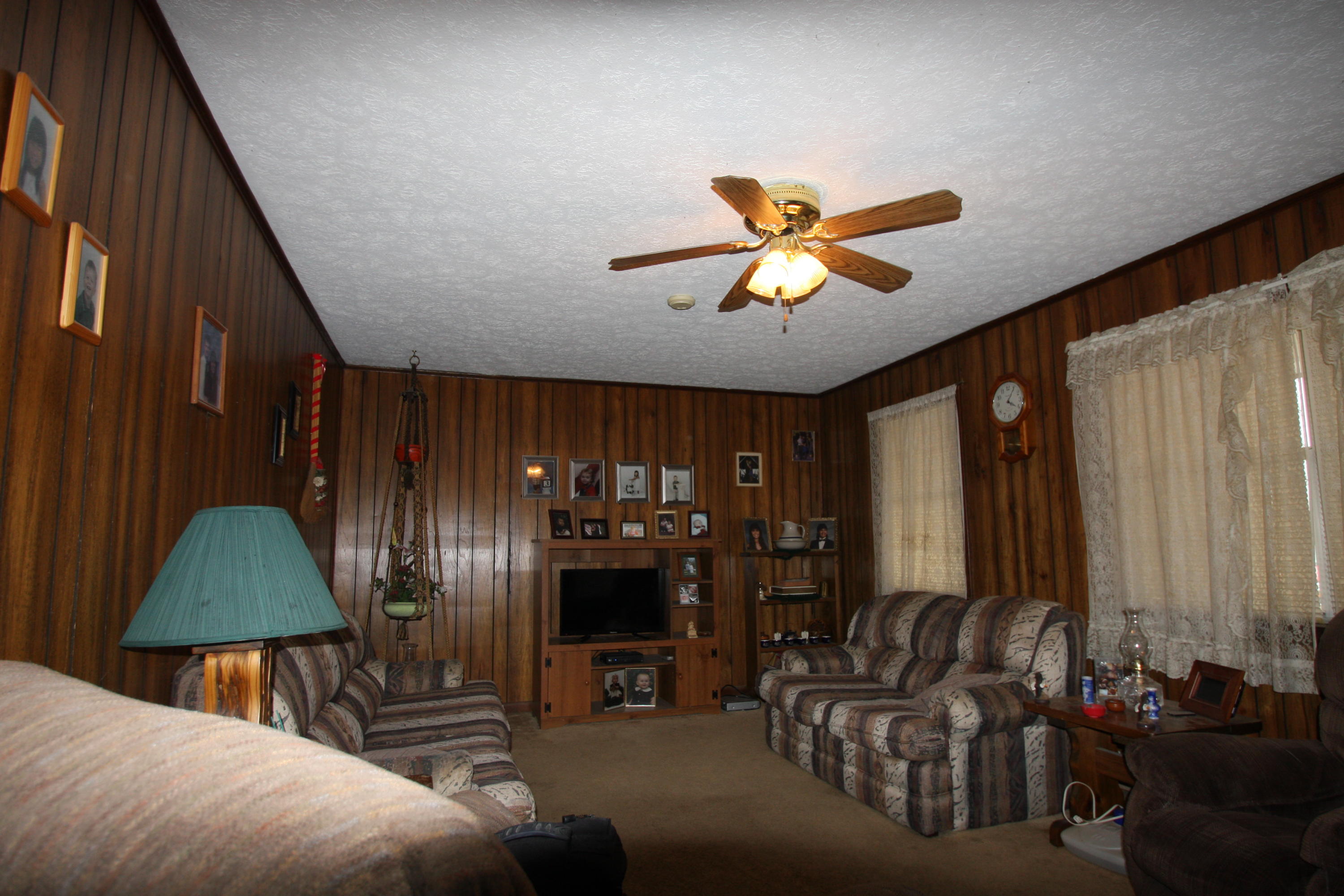 671 Hugh Jones Road Sunbright, TN 37872 - Photo 2 of 7 Living room