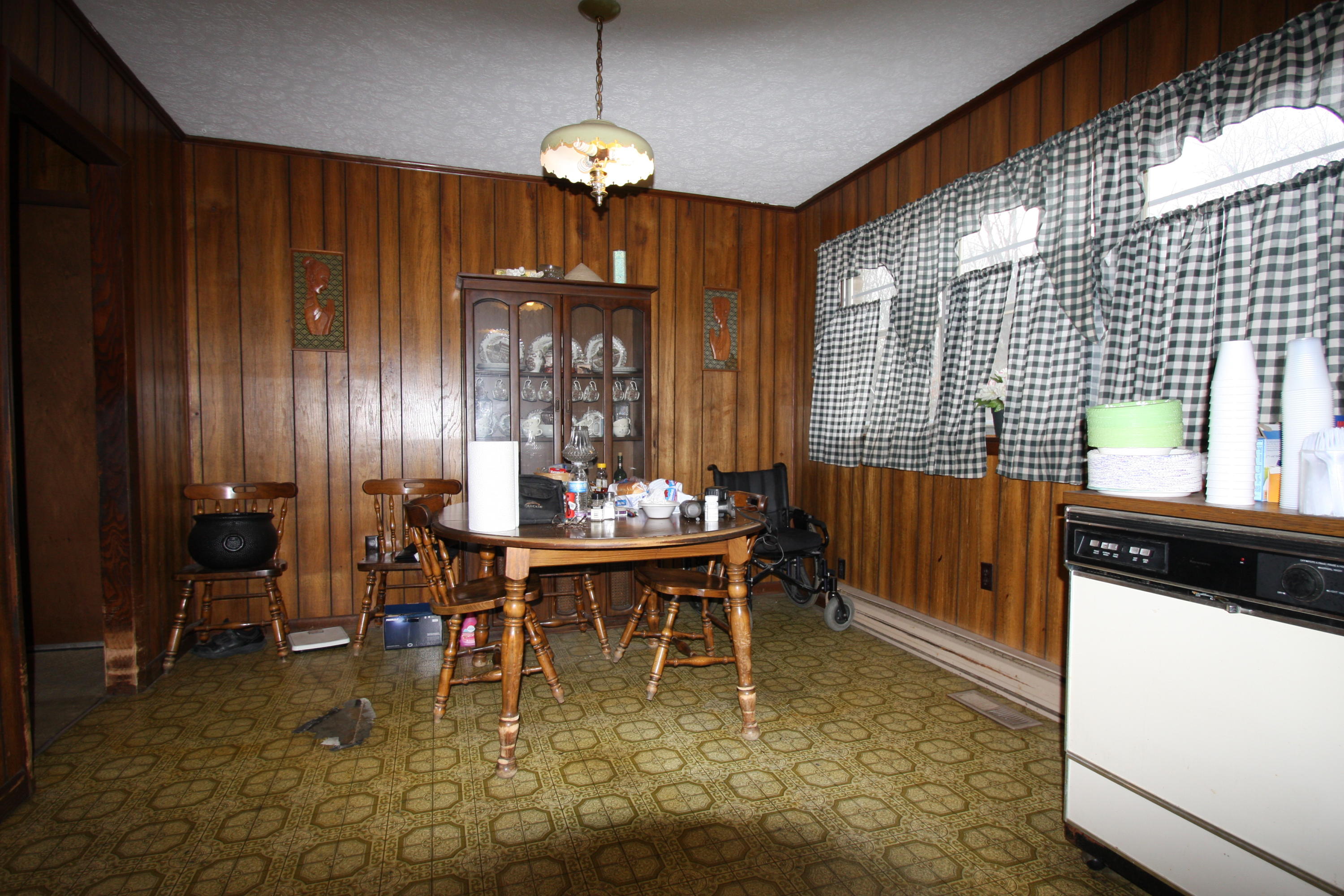 671 Hugh Jones Road Sunbright, TN 37872 - Photo 3 of 7 Eat In Kitchen