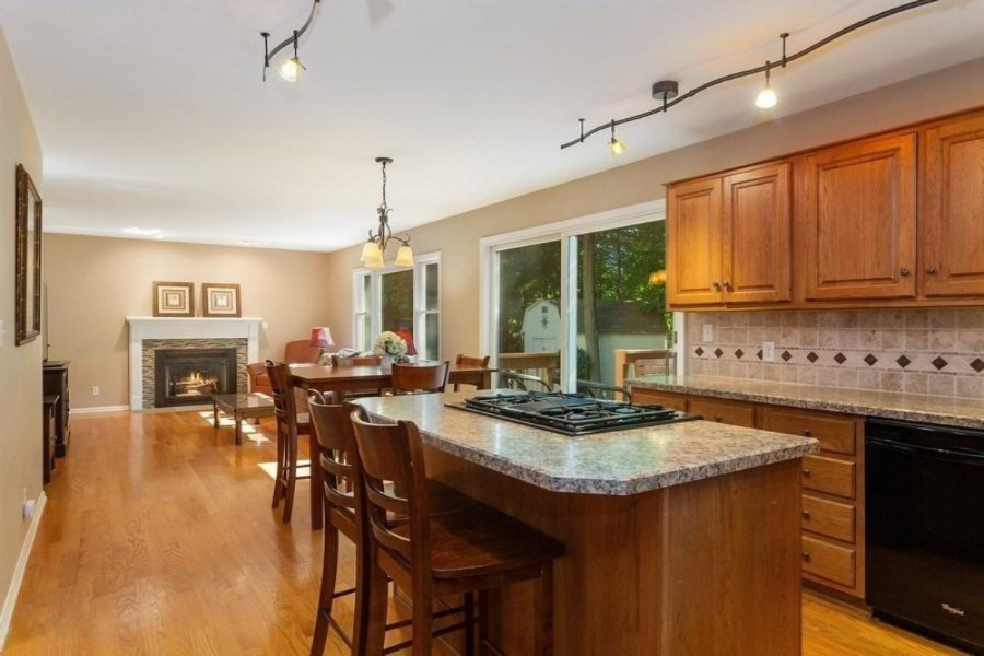05_6955JerichoRoad_5_KitchenFamilyRoom_L