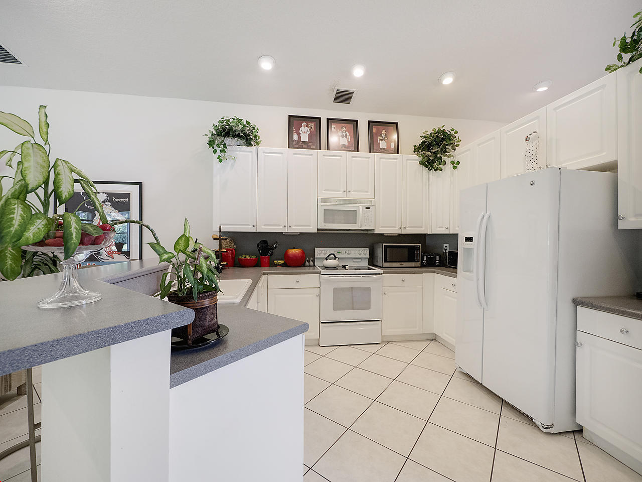 7044 Falls Road East Boynton Beach, FL 33437 - Photo 10 of 22 Kitchen