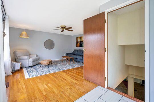 6541 Devonhill Road Columbus, OH 43229 - Photo 5 of 27 Foyer