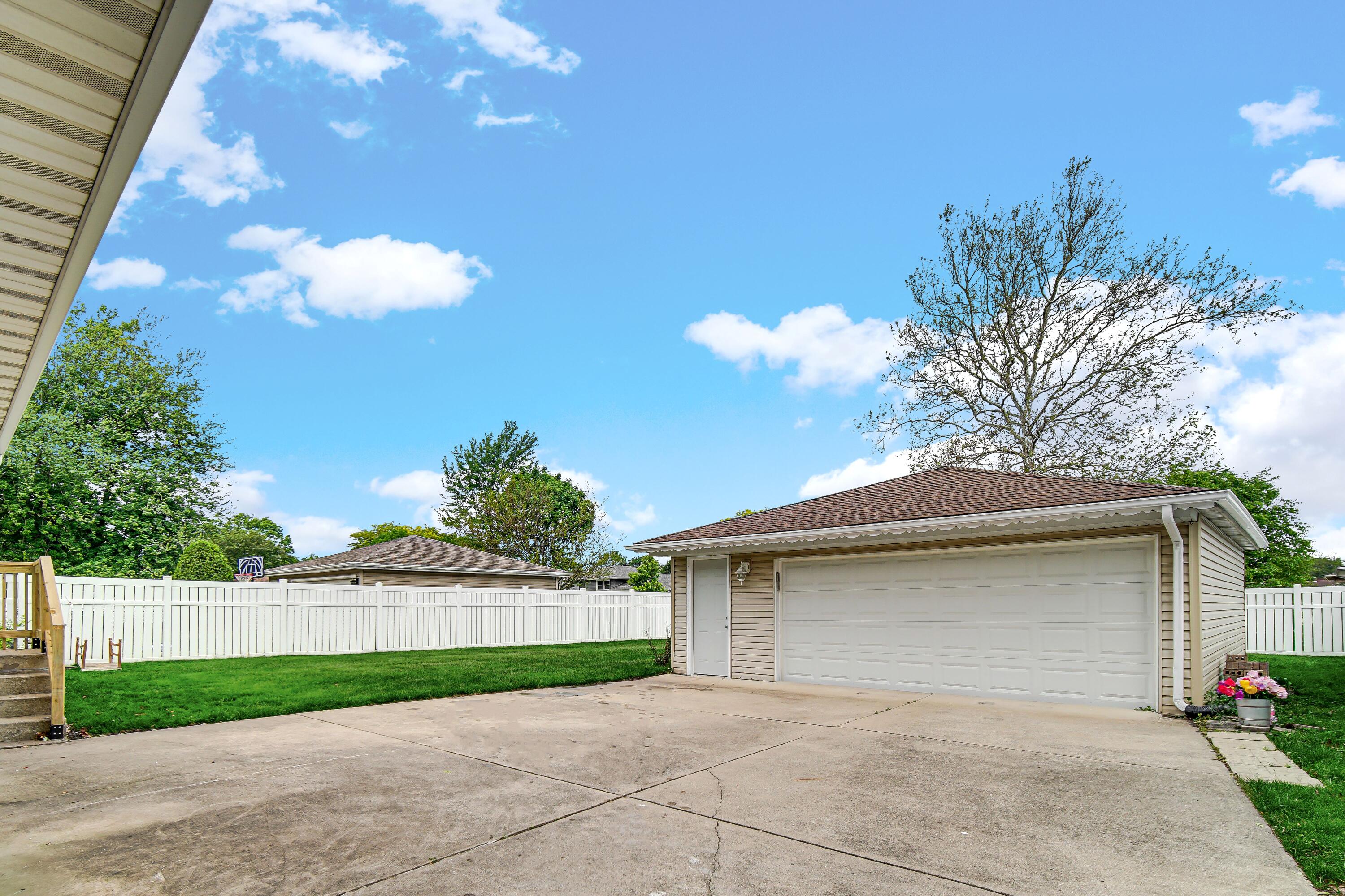 519 Hickory Lane Munster, IN 46321 - Photo 19 of 19 3000x2000