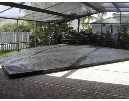 Swimming Pool/Hot Tub/Sauna