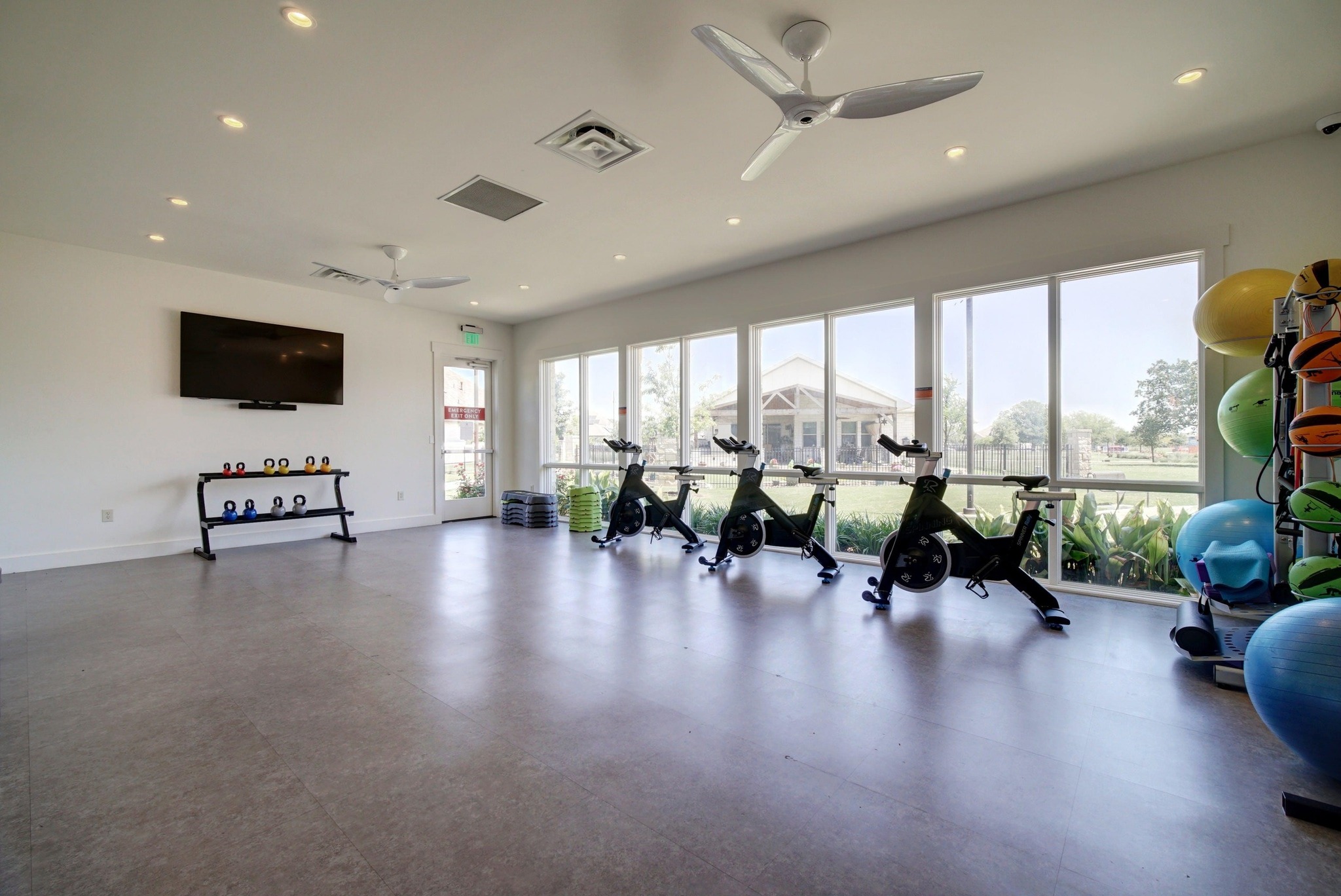 108 Leon Loop Liberty Hill, TX 78642 - Photo 36 of 39 Workout area featuring a ceiling fan and recessed lighting