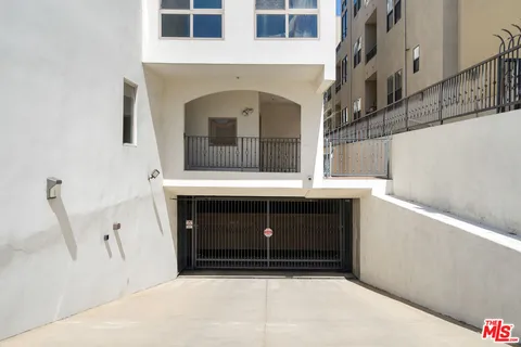 $815,000 | 10913 Whipple Street, Unit 205, Toluca Lake, CA 91602