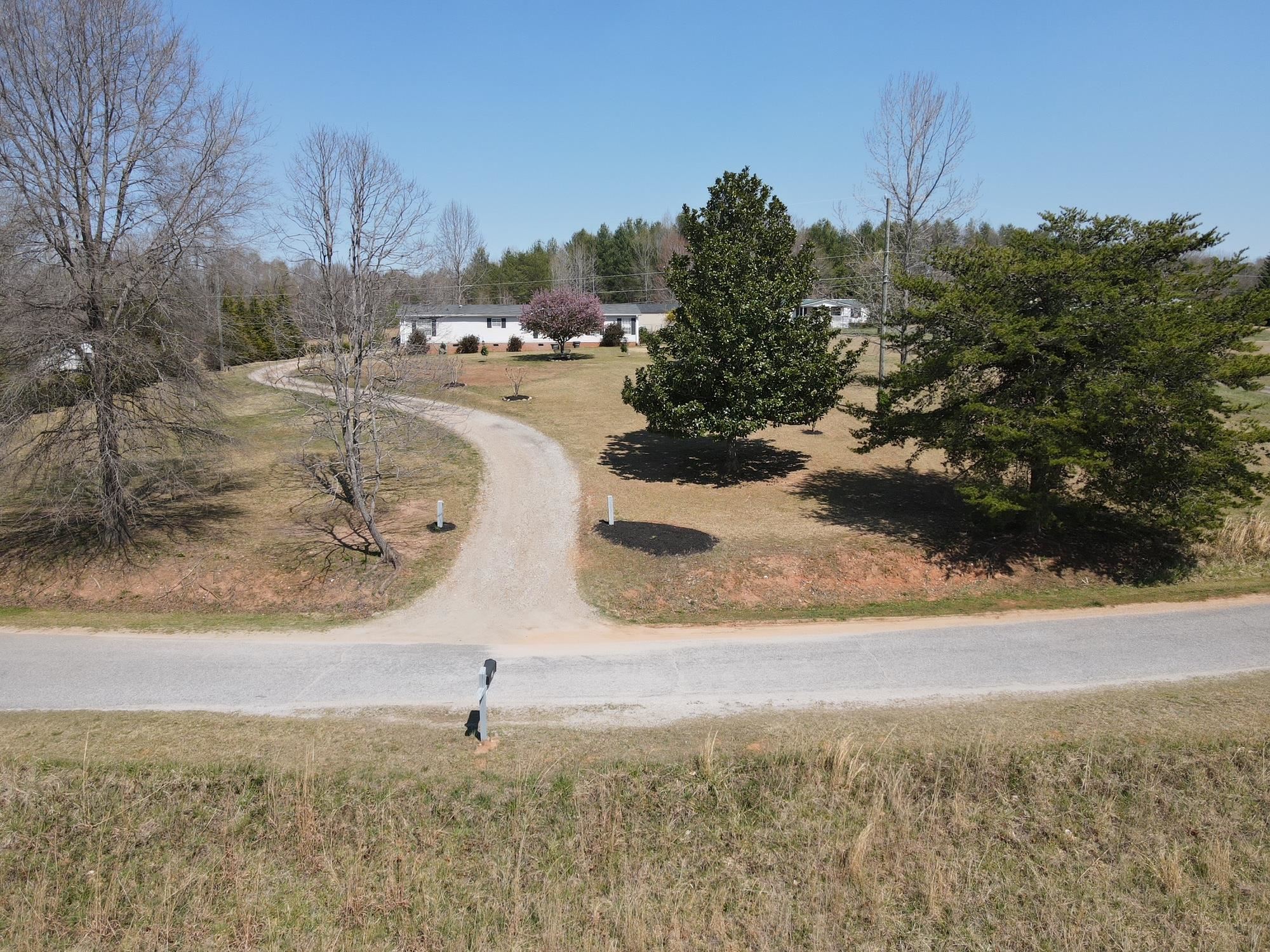 391 Monroe Bruce Farm Road Campobello, SC 29322 - Photo 7 of 40