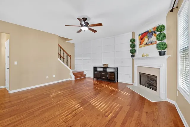 a view of livingroom and hardwood floor