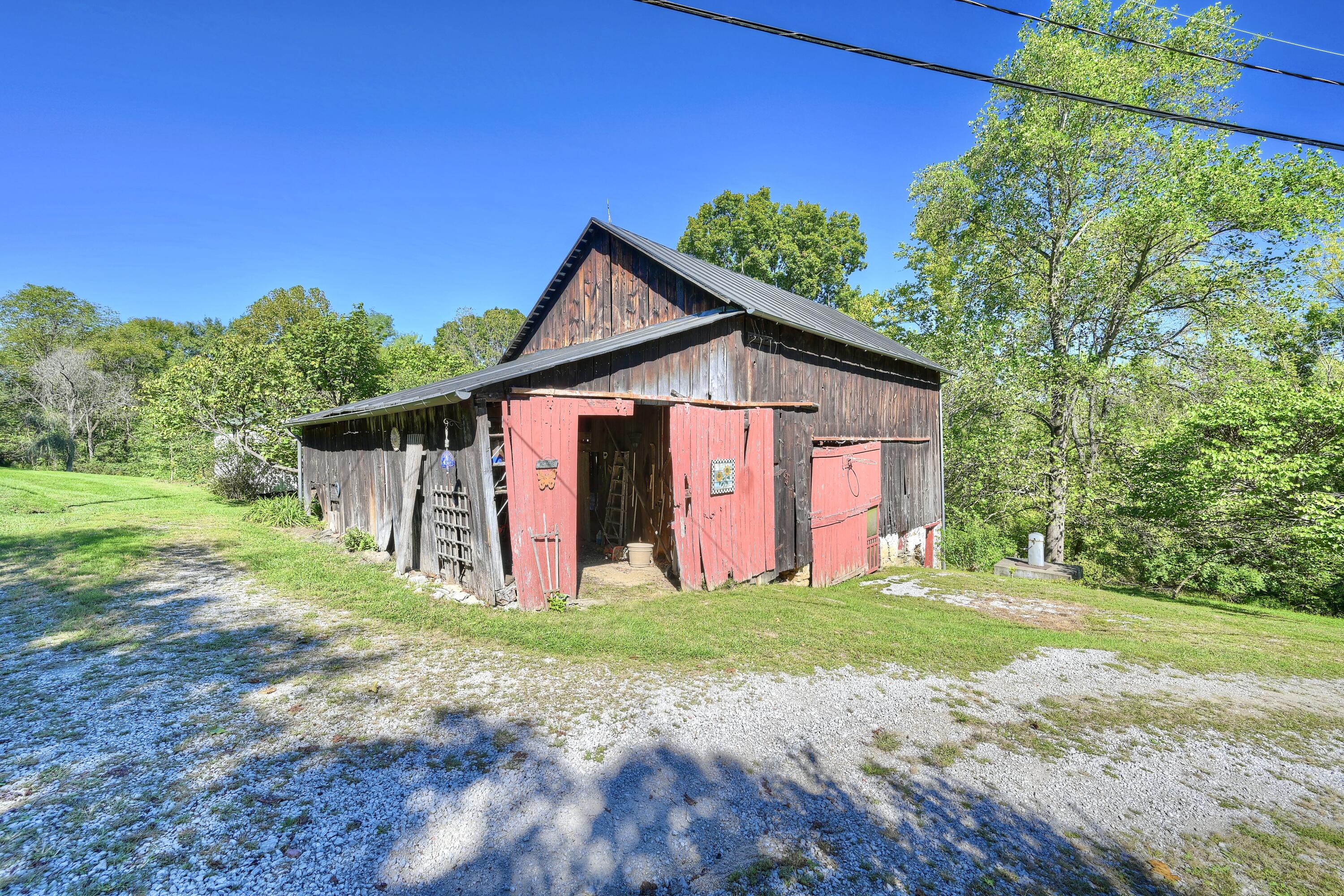 3246 Uhl Road Melbourne, KY 41059 - Photo 16 of 50 Barn