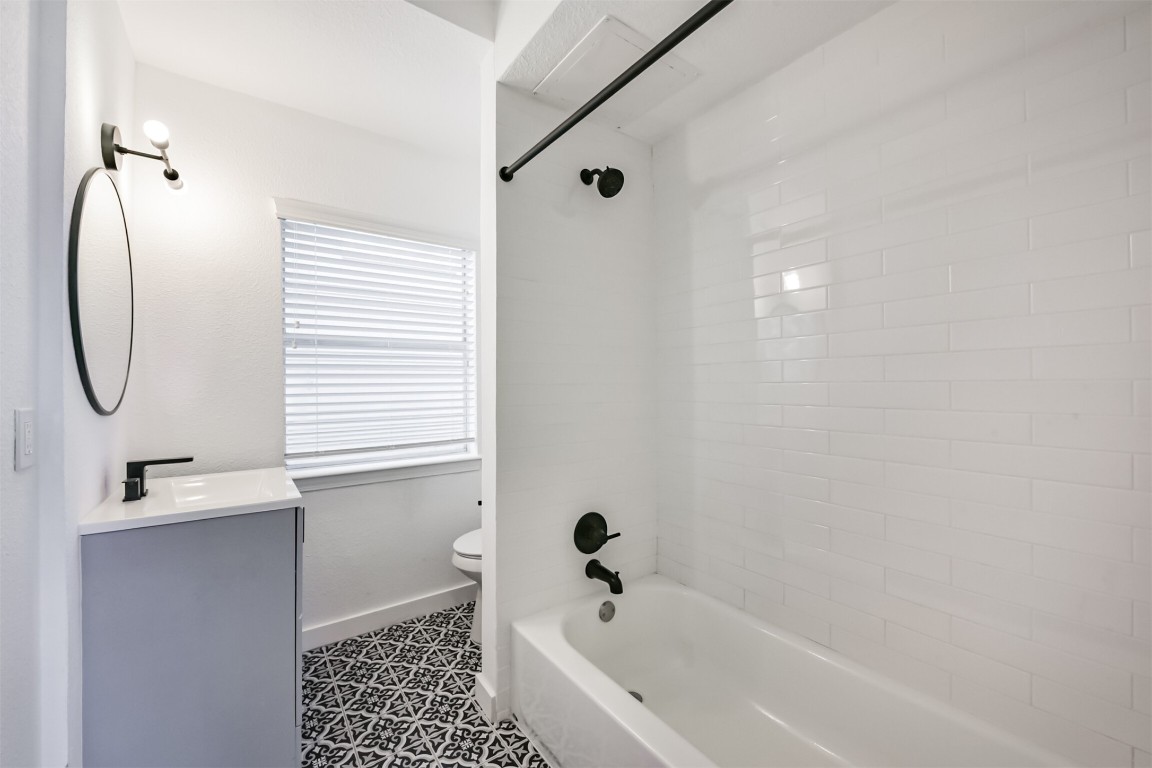 415 Fairview Street, Unit 2 Houston, TX 77006 - Photo 5 of 11 a bathroom with a tub sink and a window