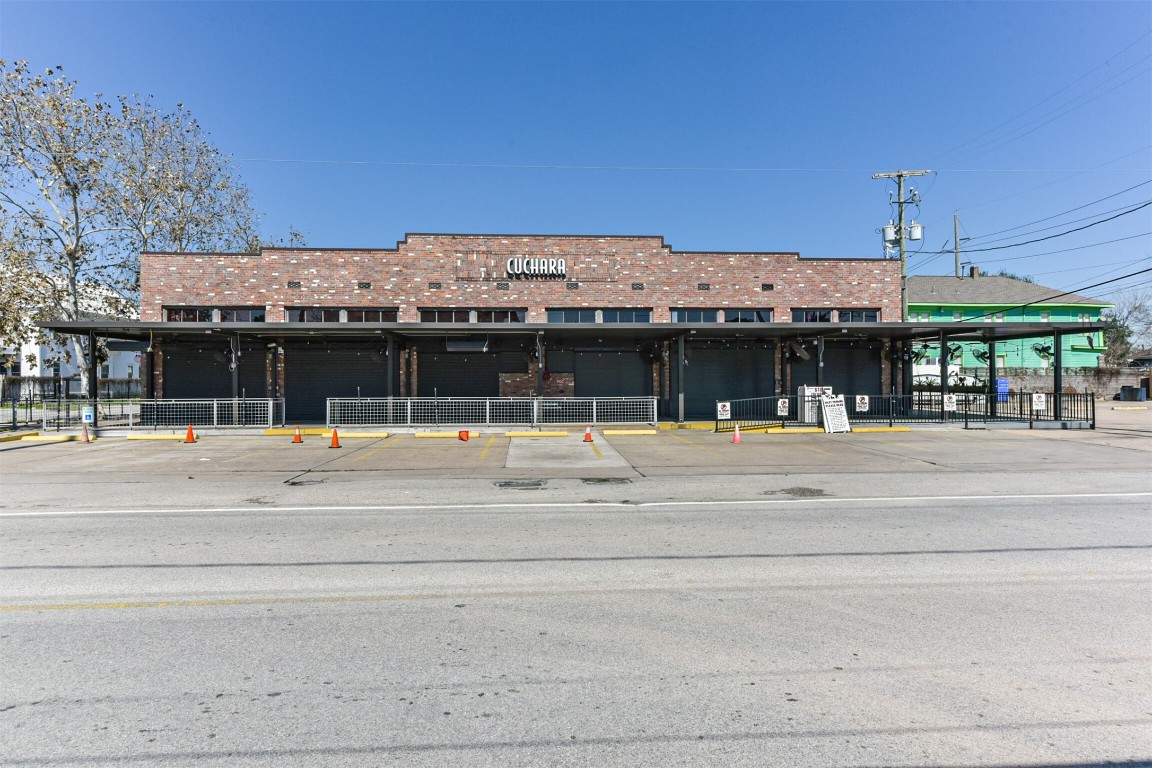 415 Fairview Street, Unit 2 Houston, TX 77006 - Photo 10 of 11 a view of a building