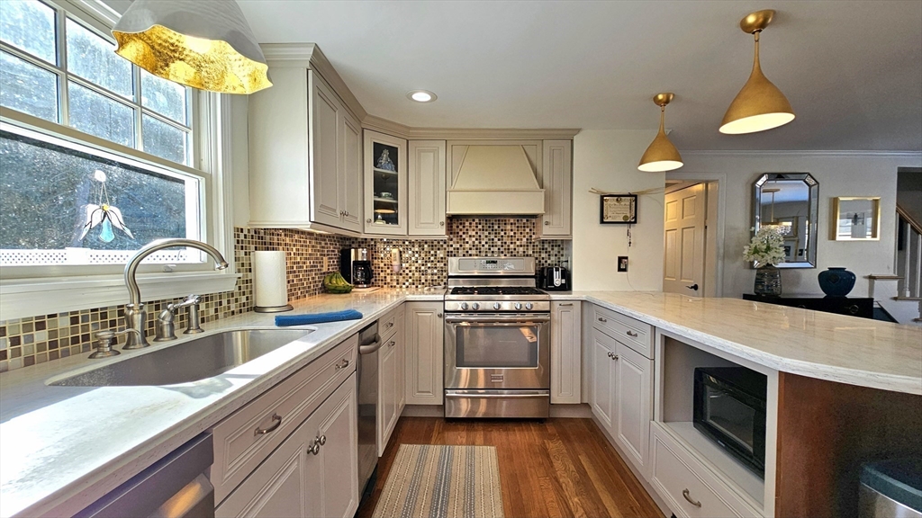 84 Cameron Road Norwood, MA 02062 - Photo 6 of 36 Gallery Image 6