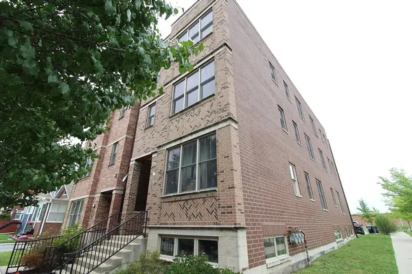 $3,400 | 4622 West Schubert Avenue, Unit 1, Chicago, IL 60639