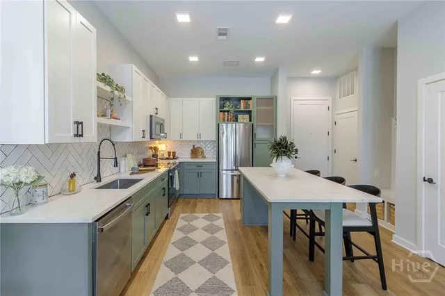 $2,380 | 1150 East Perry Lane, Unit B4, Savannah, GA 31401