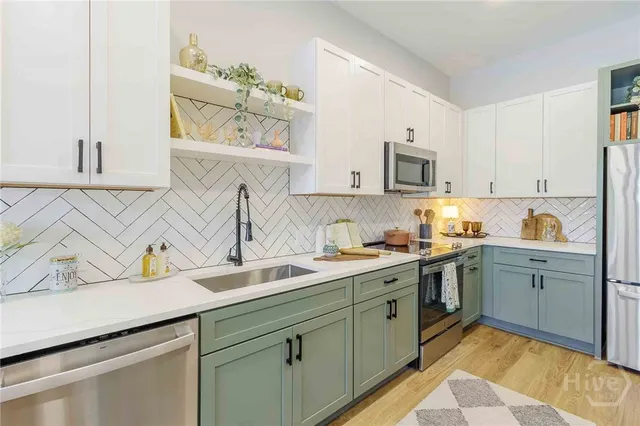 $2,380 | 1150 East Perry Lane, Unit B4, Savannah, GA 31401