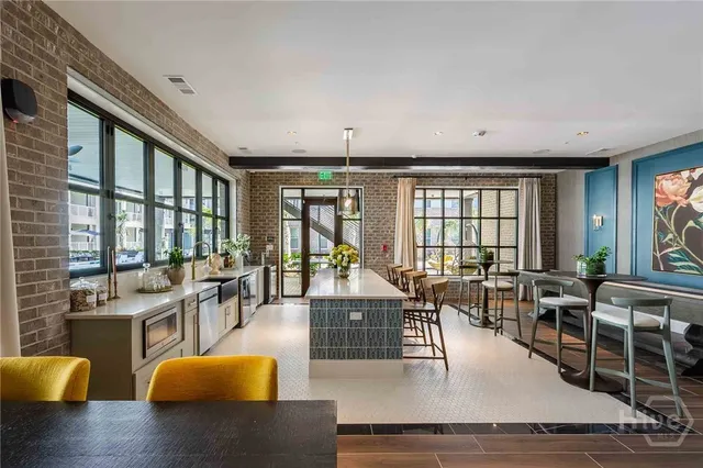 $2,380 | 1150 East Perry Lane, Unit B4, Savannah, GA 31401