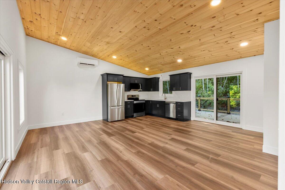 711 Vedder Mountain Road Catskill, NY 12414 - Photo 9 of 30 09-Great Room