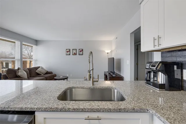 $2,400 | 1970 Greenpoint Drive, Unit 303, St. Louis, MO 63122