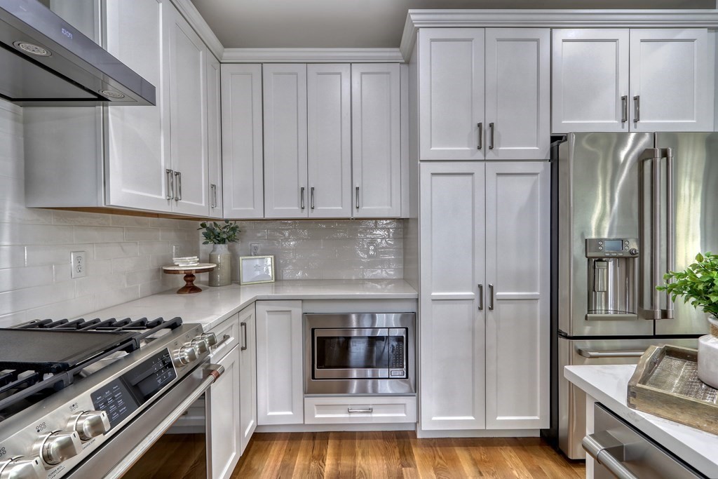 73 Rowell Road, Unit 73 Middleton , MA 01923 - Photo 9 of 40 a kitchen with a stove and a refrigerator