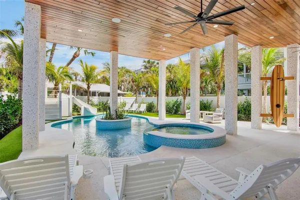 $4,990,000 | 135 Avenida Veneccia, Sarasota, FL 34242