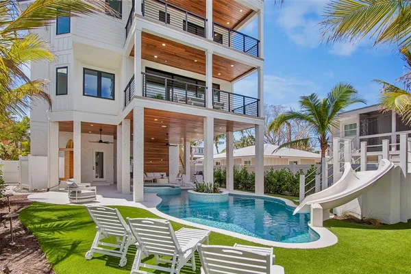 $4,990,000 | 135 Avenida Veneccia, Sarasota, FL 34242