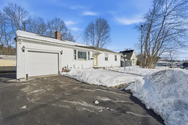 $3,500 | 11 Hillcrest Avenue, Brockton, MA 02301