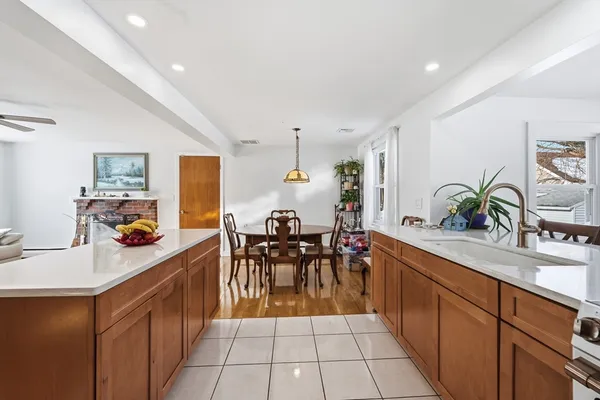 $3,500 | 11 Hillcrest Avenue, Brockton, MA 02301