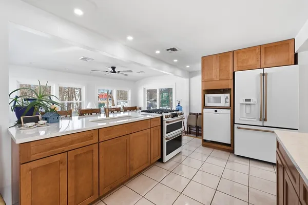 $3,500 | 11 Hillcrest Avenue, Brockton, MA 02301