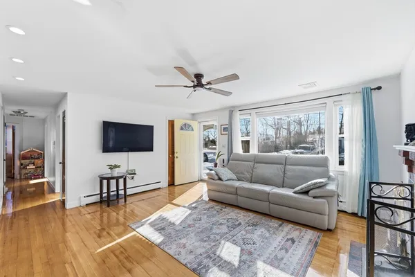 $3,500 | 11 Hillcrest Avenue, Brockton, MA 02301