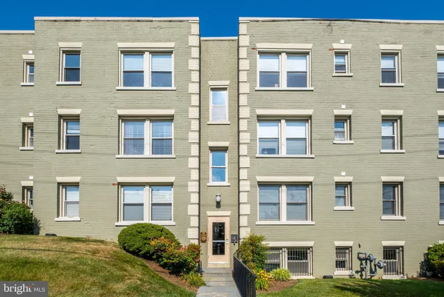 $1,600 | 4420 1st Place Northeast, Unit 22, Washington, DC 20011