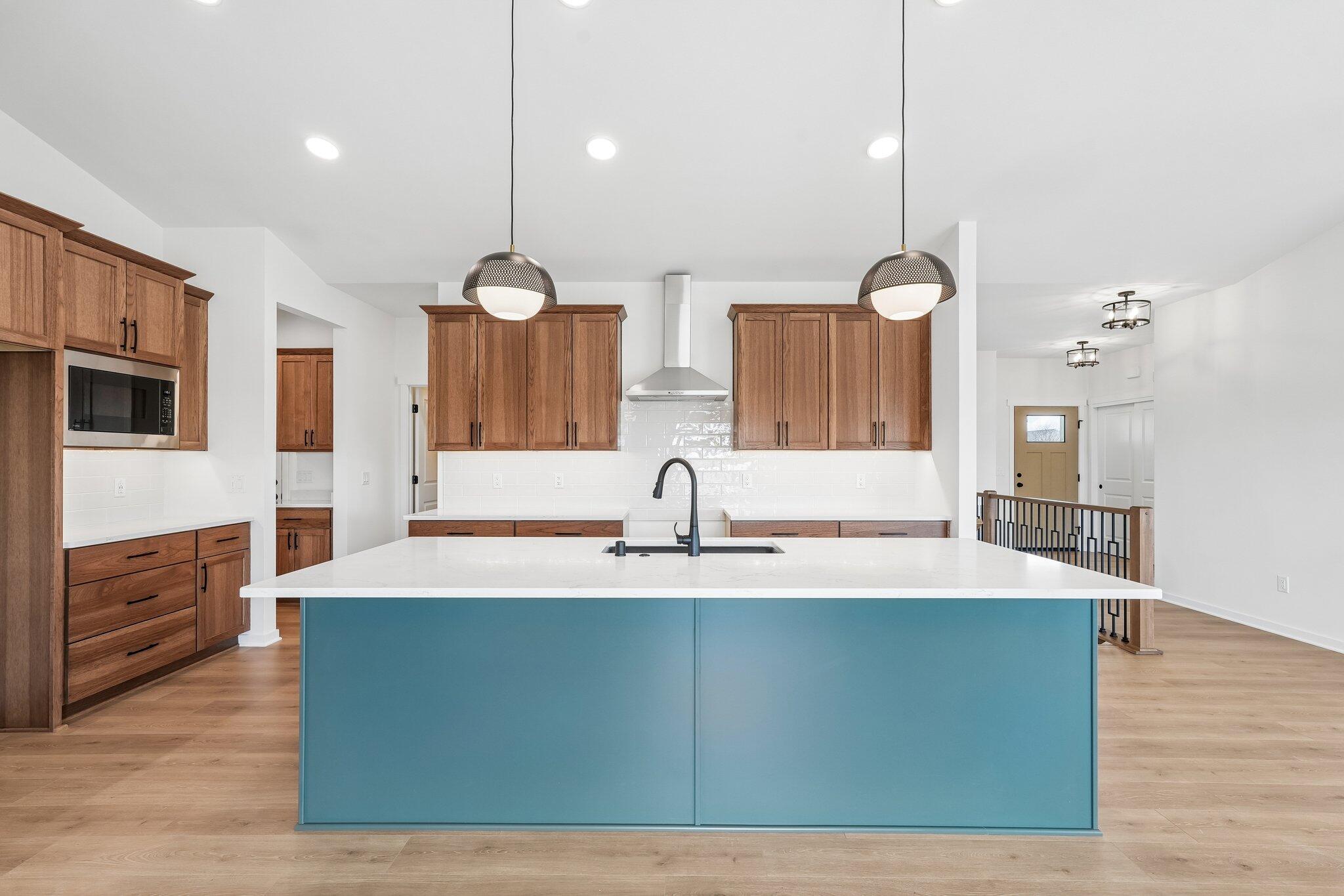438 Sandstone Street Slinger, WI 53086 - Photo 12 of 29 Kitchen