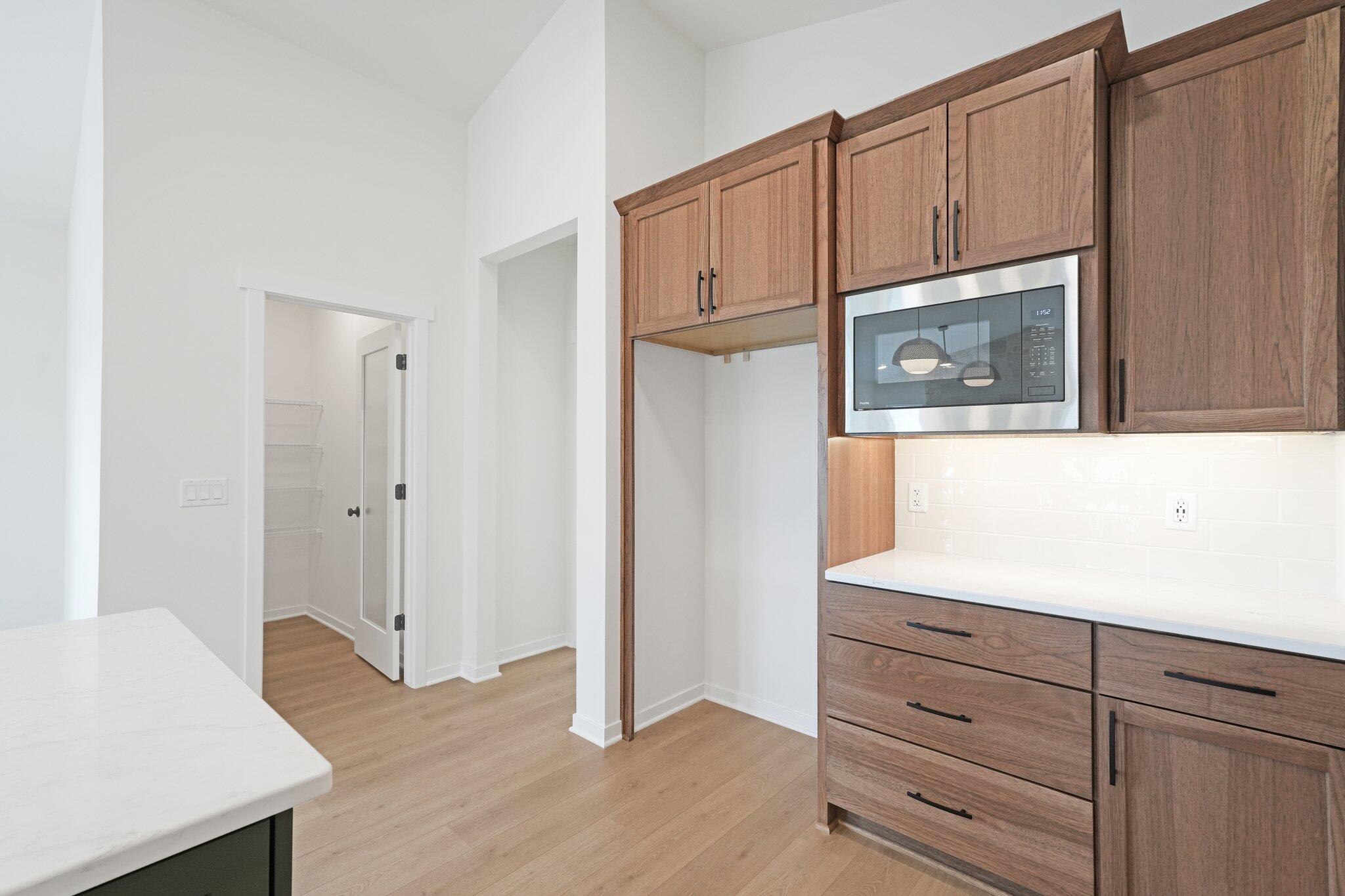 438 Sandstone Street Slinger, WI 53086 - Photo 16 of 29 Walk-In Pantry