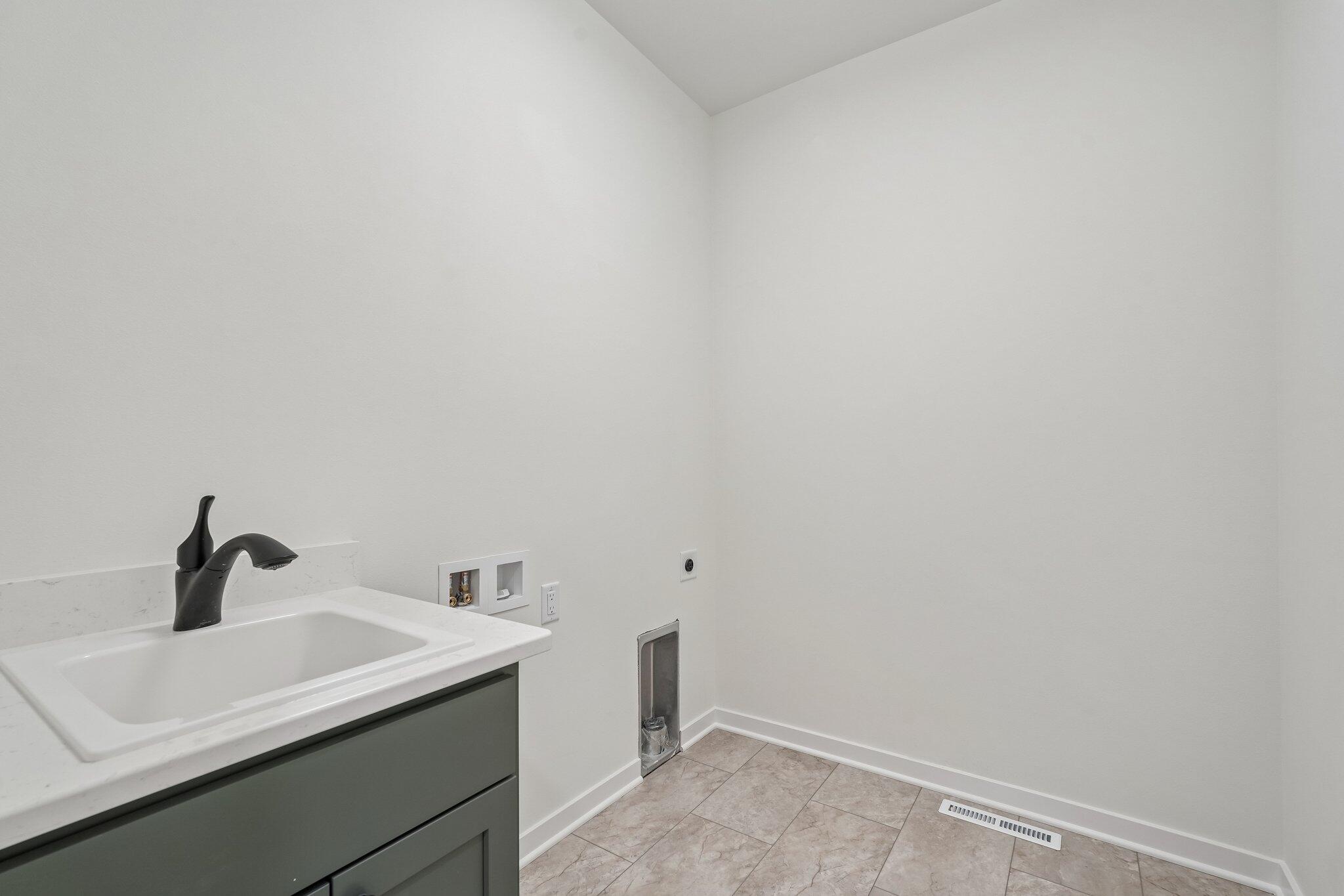 438 Sandstone Street Slinger, WI 53086 - Photo 20 of 29 Laundry Room