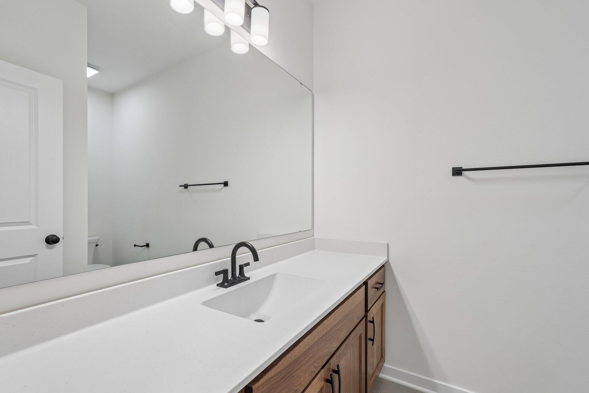 438 Sandstone Street Slinger, WI 53086 - Photo 22 of 29 Hall Bathroom