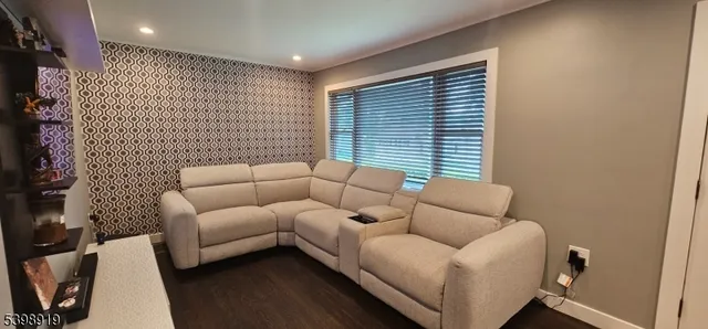 $3,500 | 141 West End Avenue, Hopatcong, NJ 07843