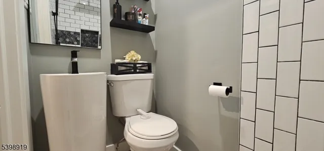 $3,500 | 141 West End Avenue, Hopatcong, NJ 07843