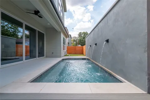 $1,099,000 | 1702 Pennsylvania Avenue, Austin, TX 78702