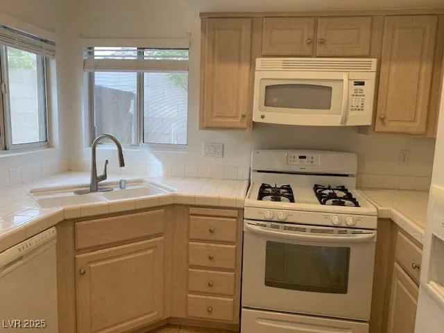 $2,100 | 263 Camelback Ridge Avenue, Henderson, NV 89012