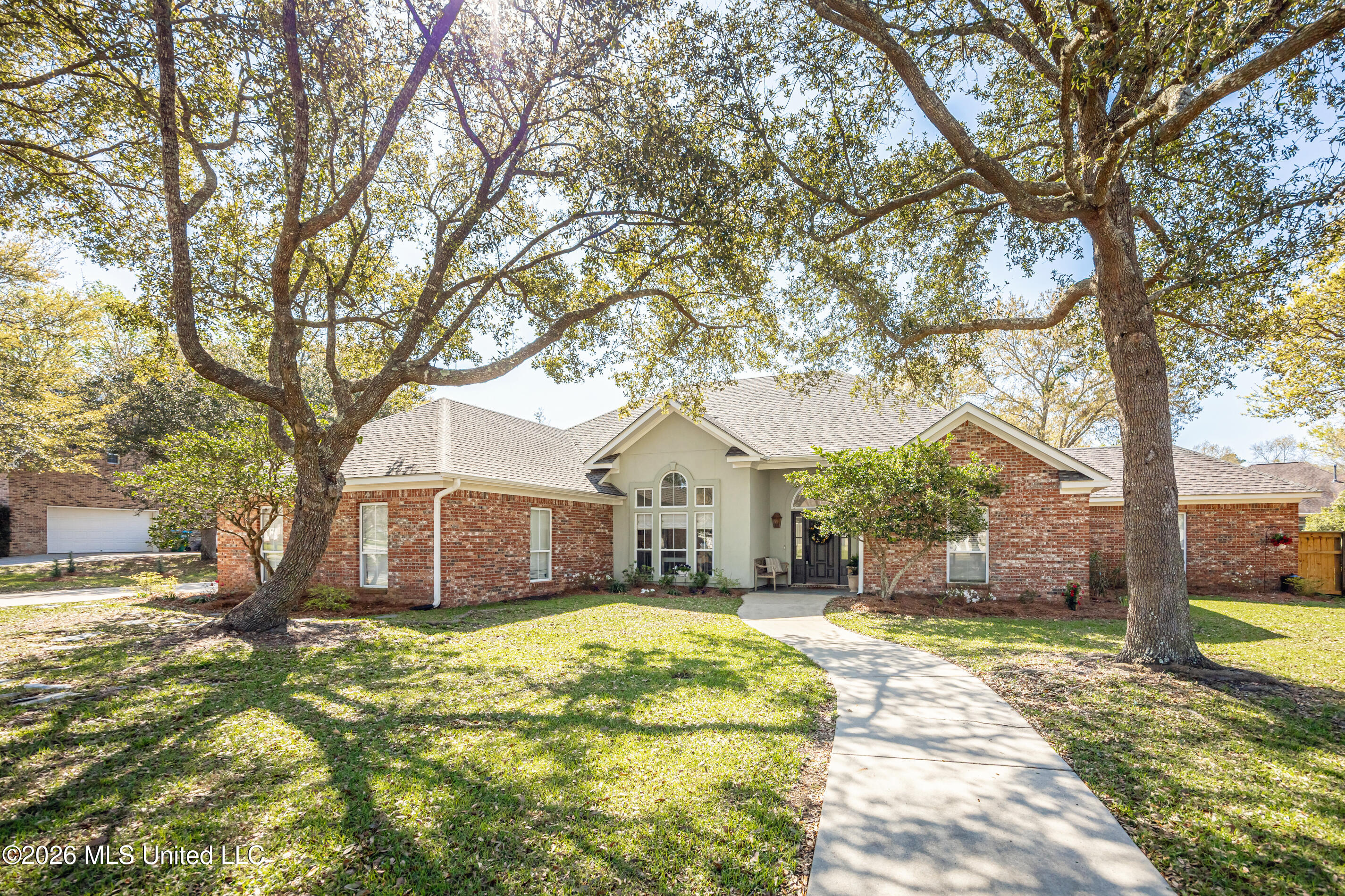 510 Rue Chateauguay Ocean Springs, MS 39564 - Photo 2 of 77 IMG_1647