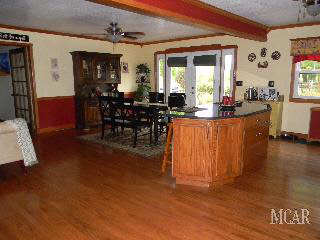 15308 Strasburg Road Monroe, MI 48161 - Photo 11 of 20 Crown Molding
