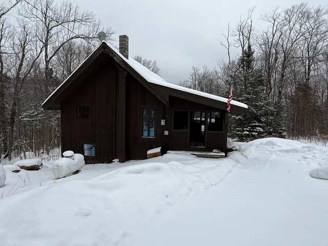 $349,000 | 1450 Vermont Route 8, Wilmington, VT 05363
