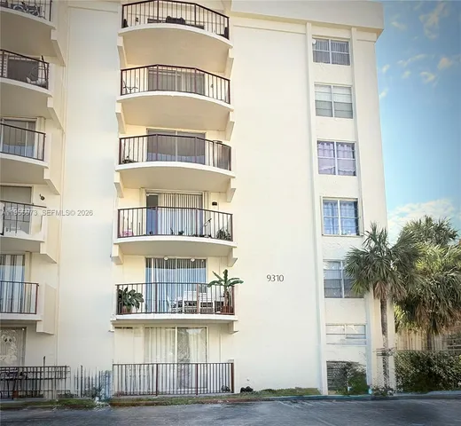 $2,000 | 9310 Fontainebleau Boulevard, Unit 203, Miami, FL 33172